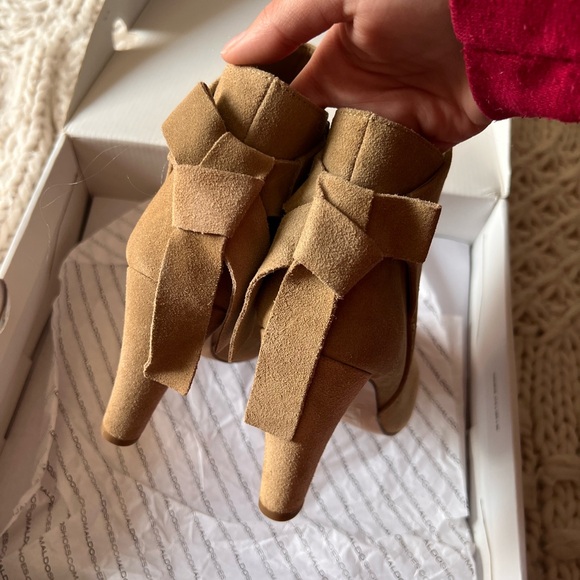 ALDO bow ankle boots - Picture 2 of 6